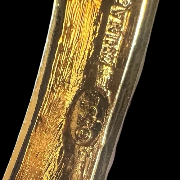 Signed Kenneth Jay Lane (KJL) Blue & White Enamel Bangle Bracelet Gold Tone - Picture 2 of 5